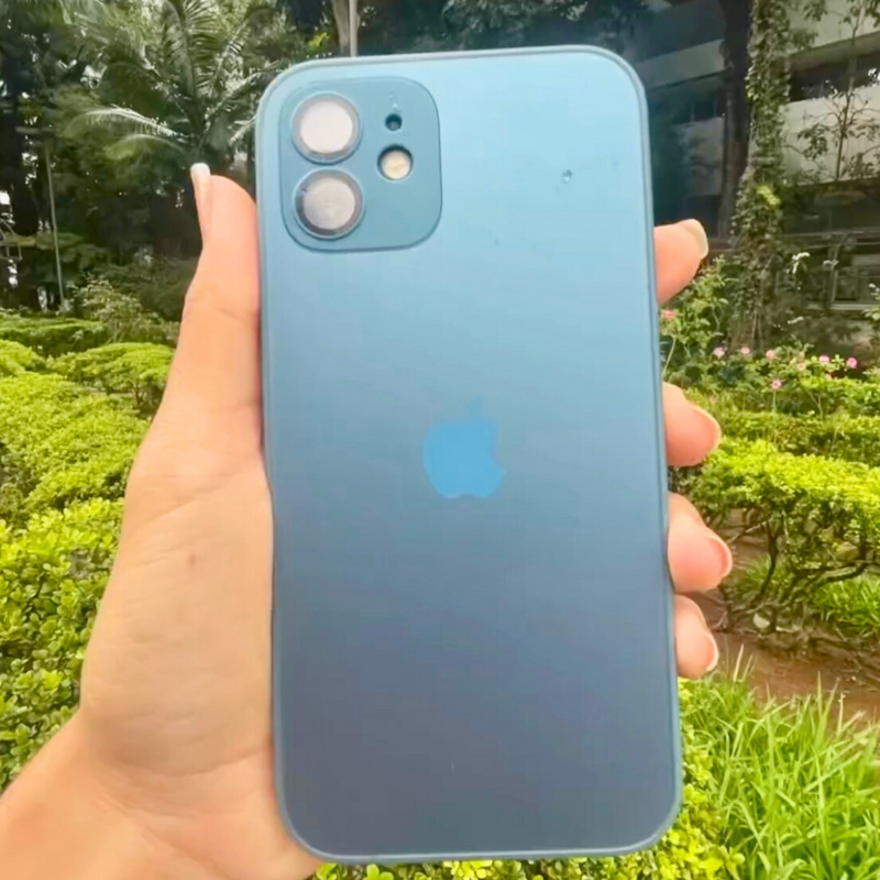 Funda Vitra Pro para iPhone con MagSafe y cristal templado esmerilado.